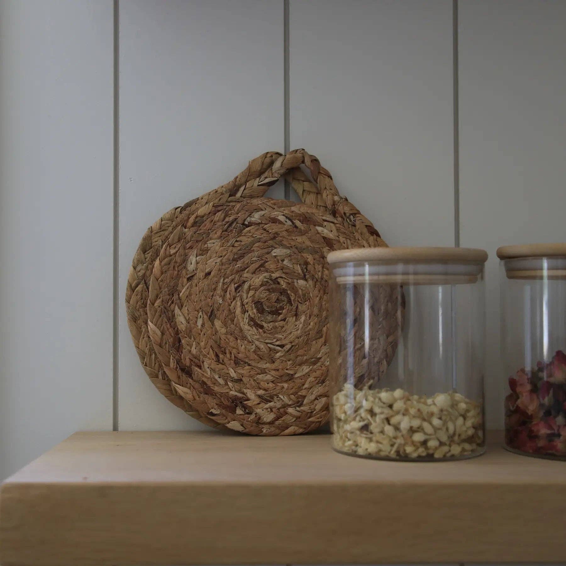 Round Woven Natural Trivets with Handle