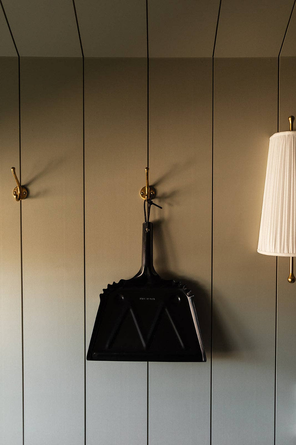 The Farmhouse Dustpan